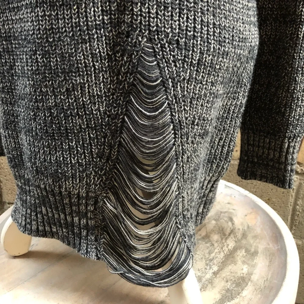 BCBGeneration distressed sweater Size Small